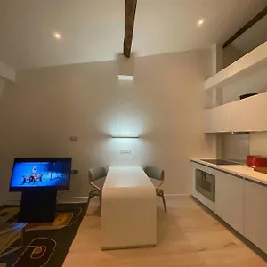https://new-apartment-near-champs-elyses.fr-paris.fr