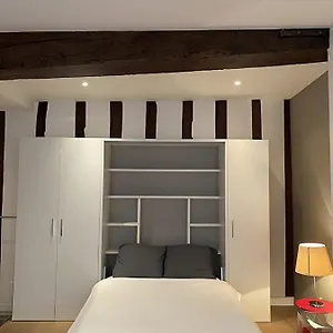https://modern-apartment-in-the-heart-of-st-germain.fr-paris.fr